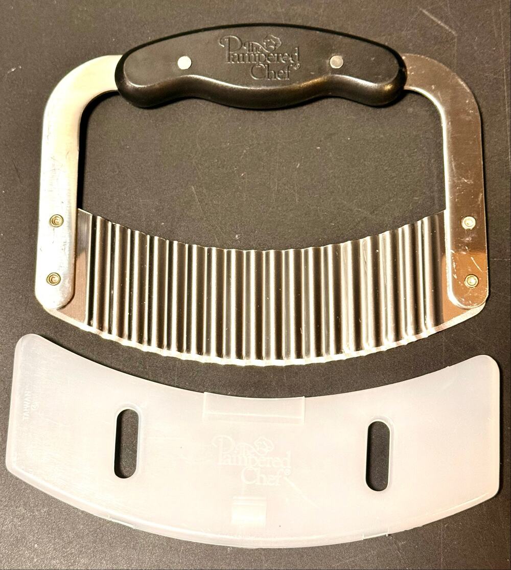 Pampered Chef Crinkle Cutter (Item #1089) in protective plastic storage cover
